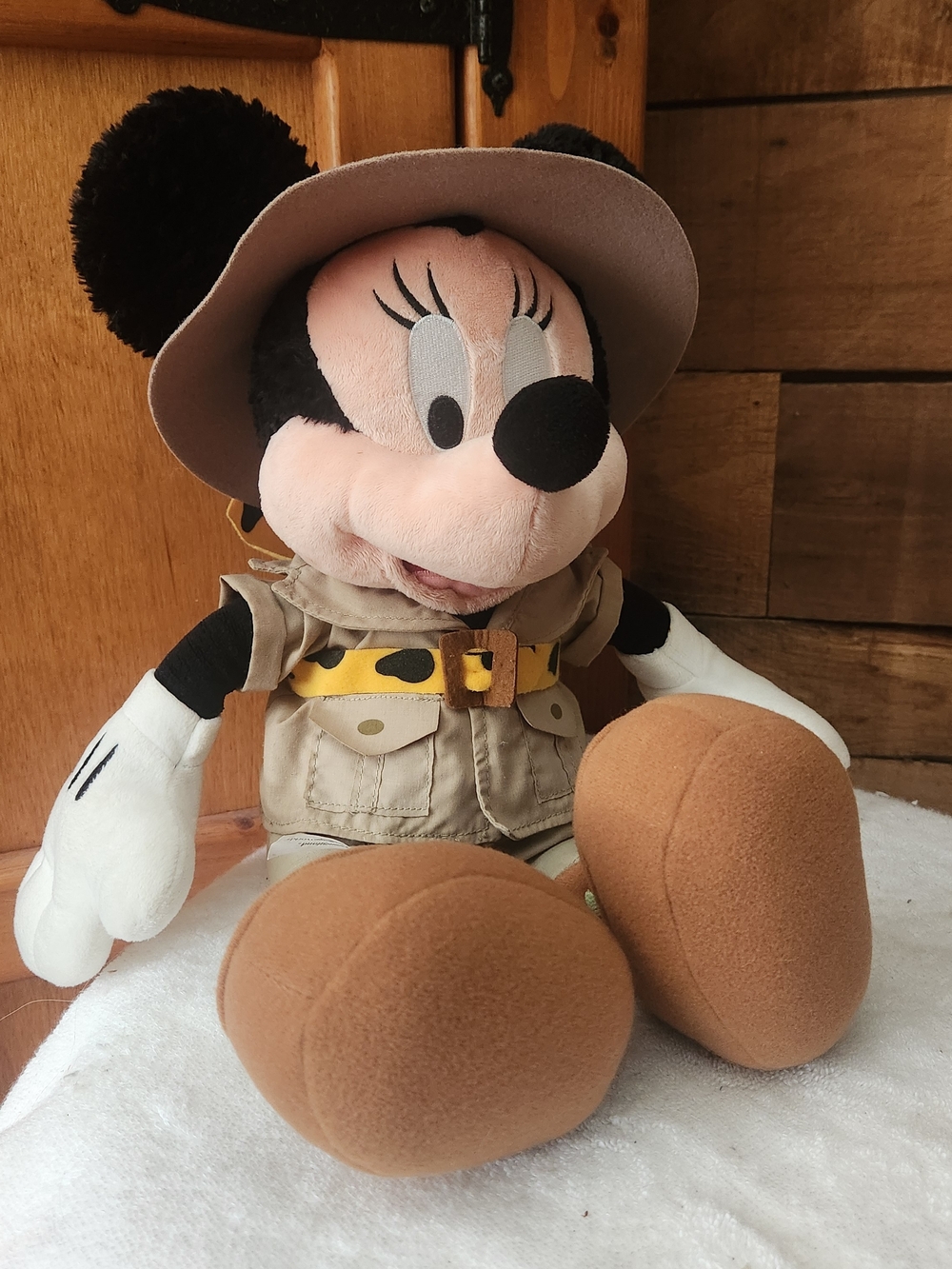 Disneyland Minnie Mouse Safari Plush-Animal Kingdom